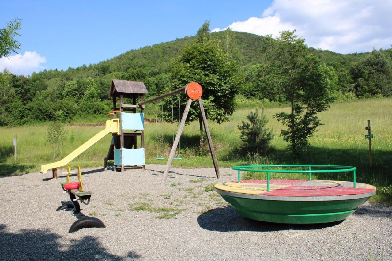 Village De Chalets Et Camping La Pierre De L'Aigle La Bréole 外观 照片
